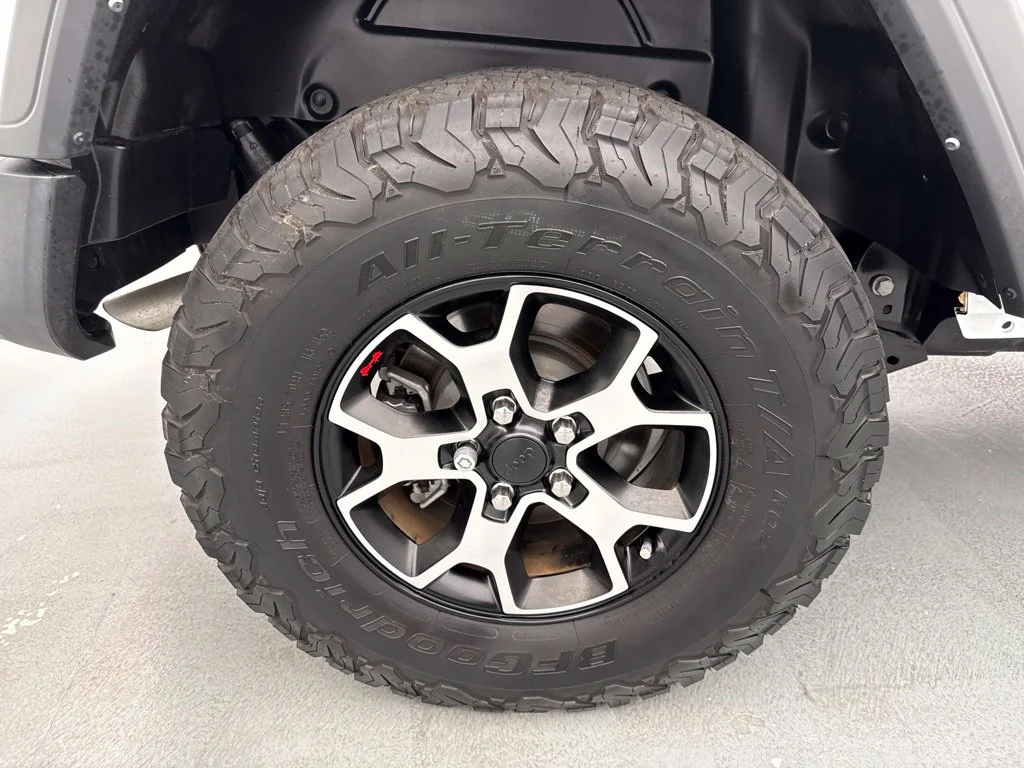2023 Jeep Wrangler SPORT Convertible Slide 9
