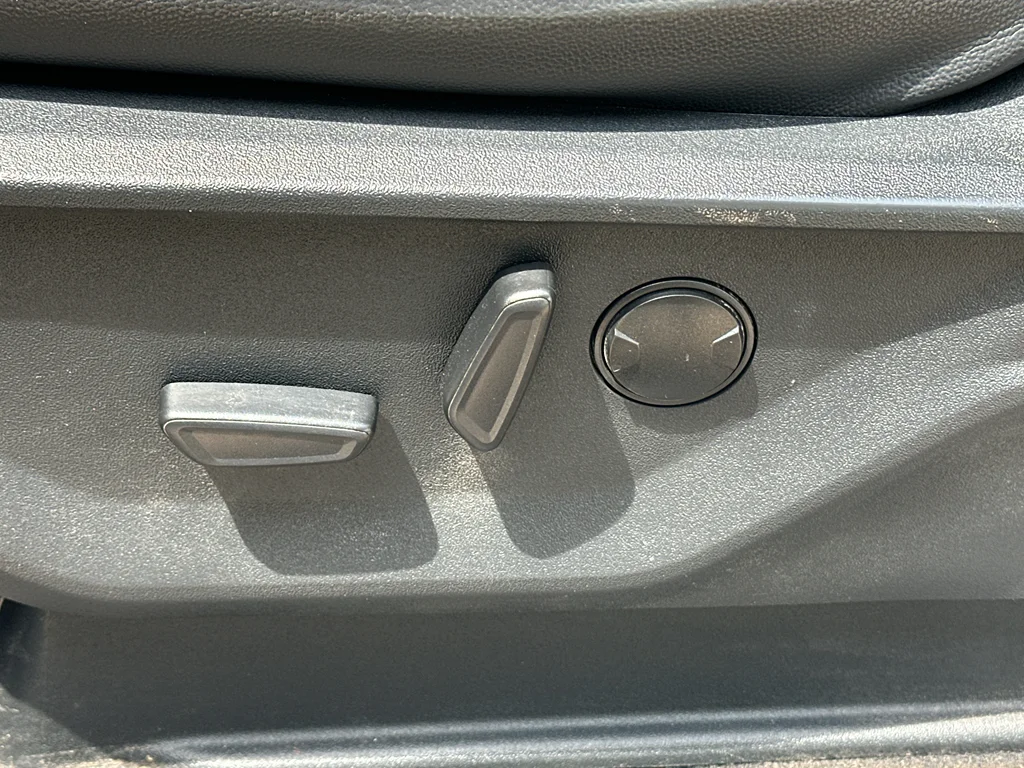 Used 2025 Oxford White Ford LARIAT image 30