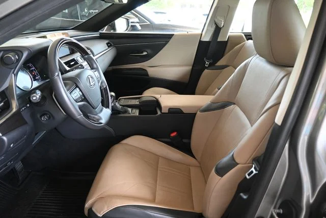 Used 2019 Silver Lexus 350 Ultra Luxury image 17
