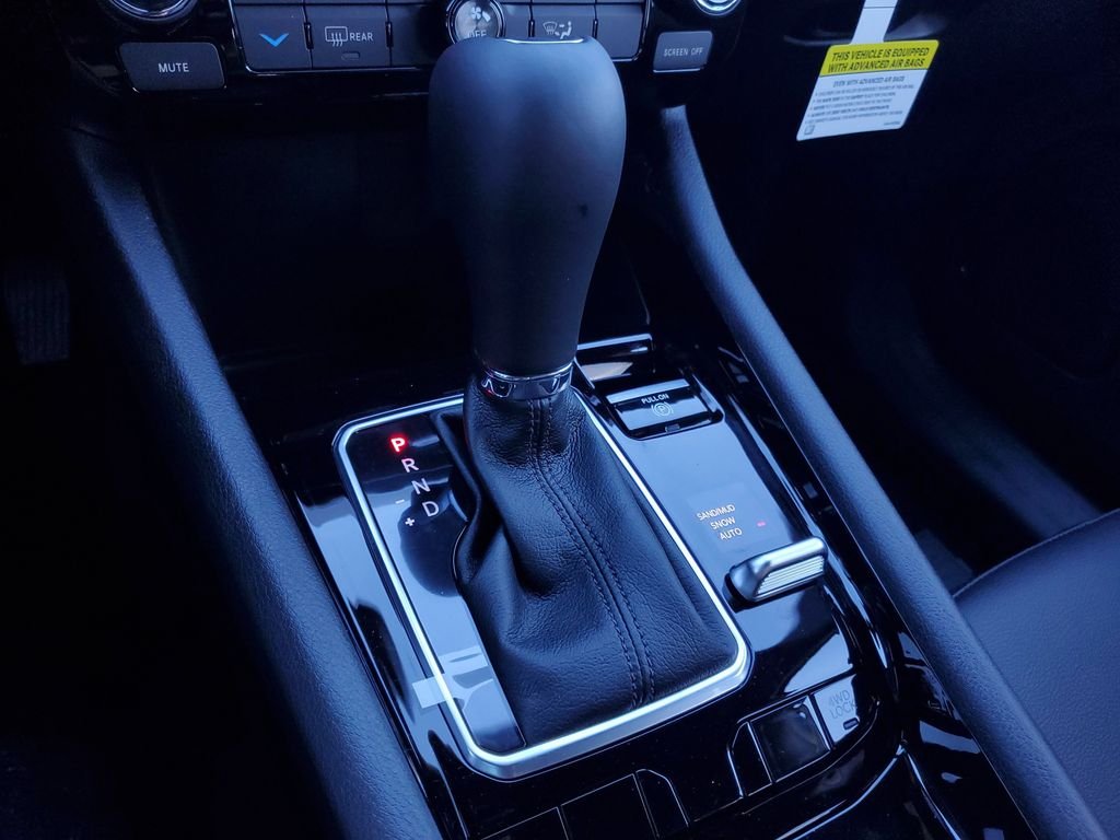 New 2026 Bright White Clearcoat Jeep Latitude image 30