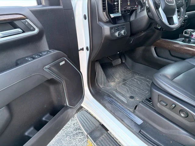 Used 2022 Summit White GMC Elevation image 12