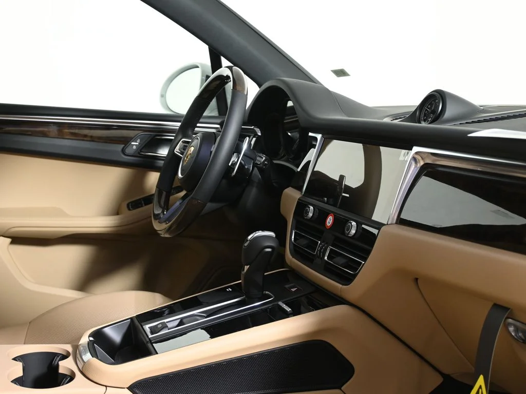 2026 Porsche Macan - Photo 39