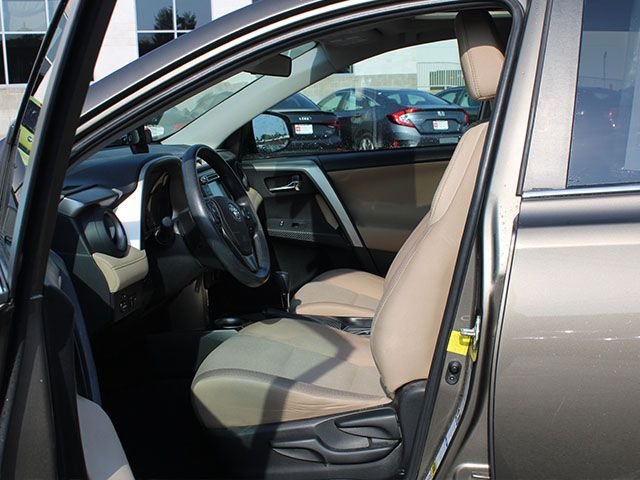 Used 2015 Pyrite Mica Toyota XLE image 13