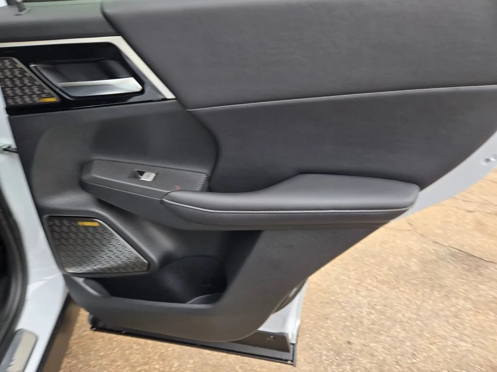 New 2026 White Mitsubishi SE image 9
