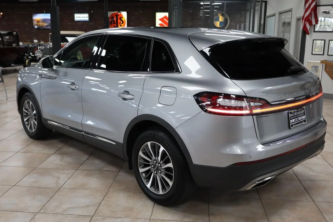 Used 2023 Silver Radiance Lincoln Reserve image 3