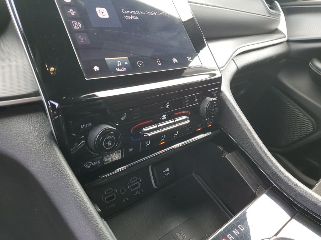 Used 2023 Silver Jeep Altitude image 33