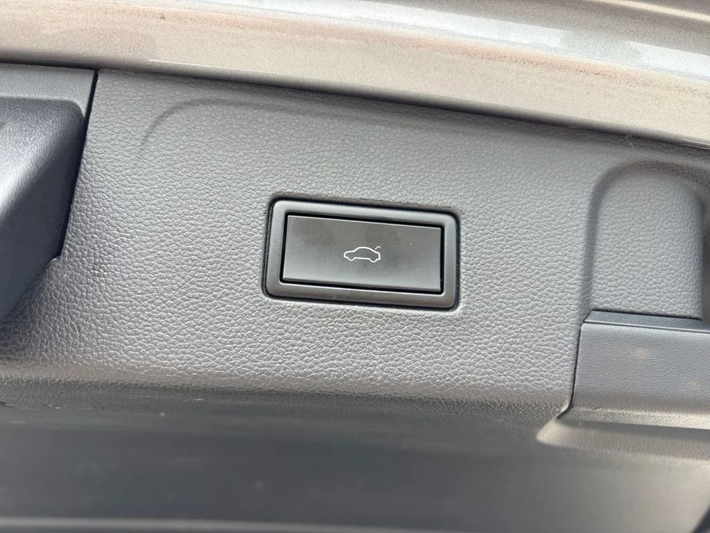 Used 2021 Silver Volkswagen SEL Premium image 44
