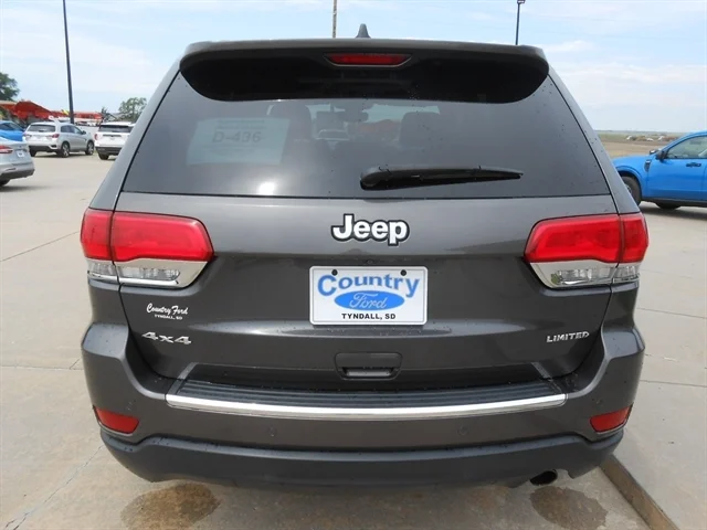 Used 2017 Granite Crystal Metallic JEEP Limited image 6
