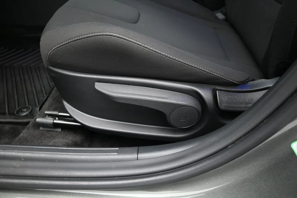 Used 2025 Amazon Gray Hyundai SEL Sport image 19