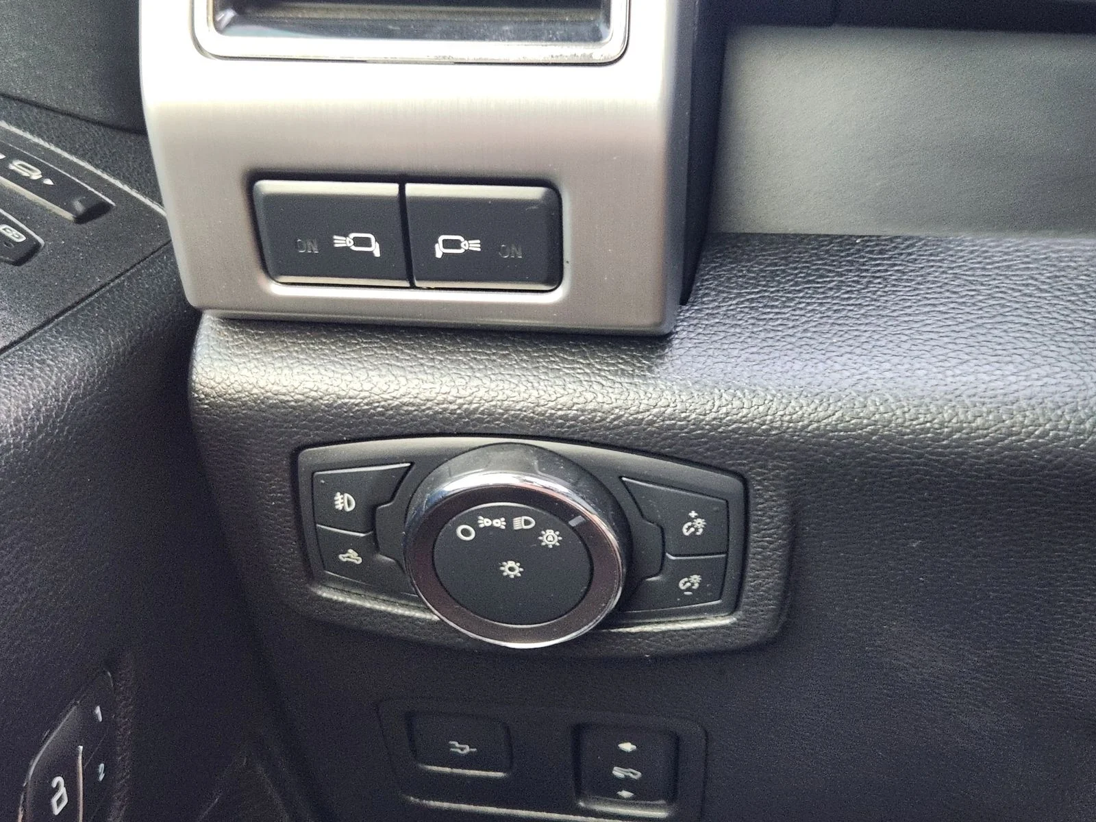 Used 2019 Gray Ford Platinum image 22