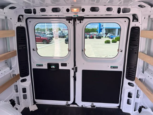 Used 2025 White Ram Base image 29