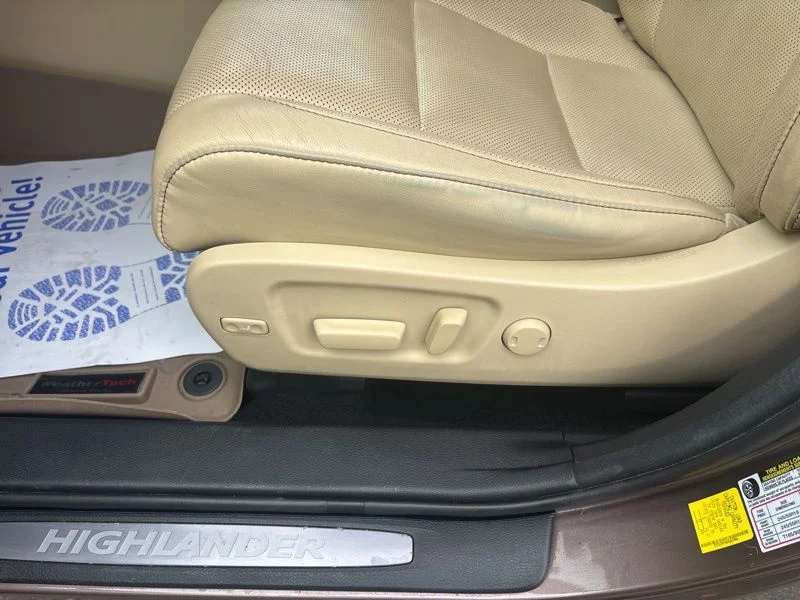 Used 2017 Brown Toyota Limited image 33