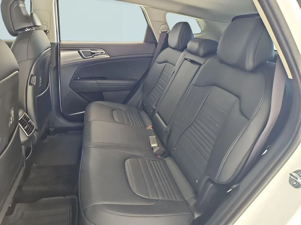 Used 2025 Snow White Pearl Kia SX-Prestige image 23