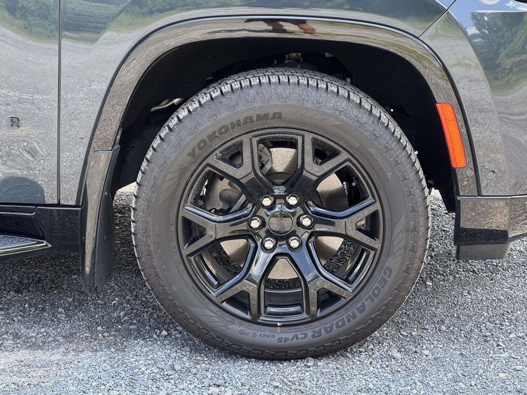 Used 2023  Jeep Series II image 11