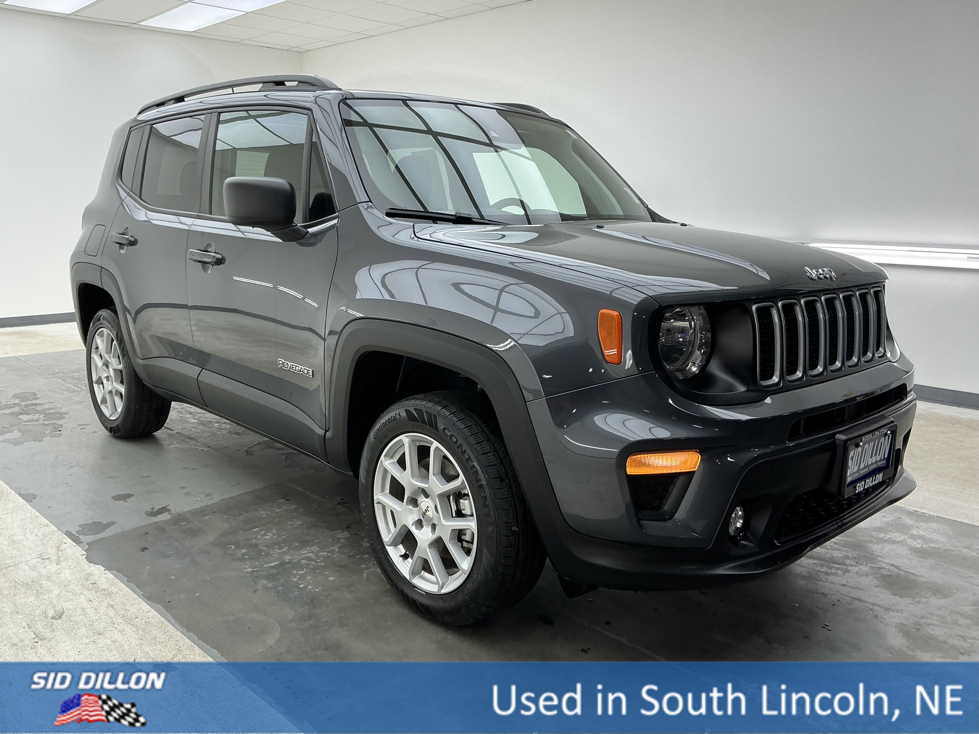 Used 2022 Graphite Gray Jeep Latitude image 3