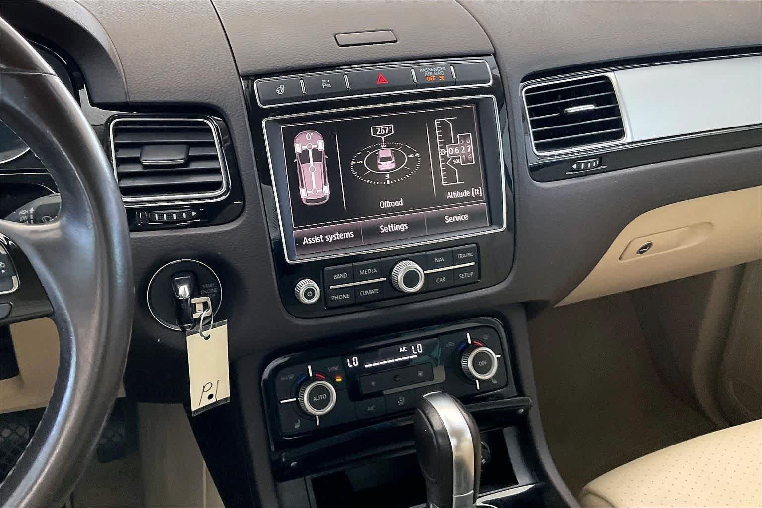 Pre-Owned 2016 Volkswagen Touareg Sport W/Technology