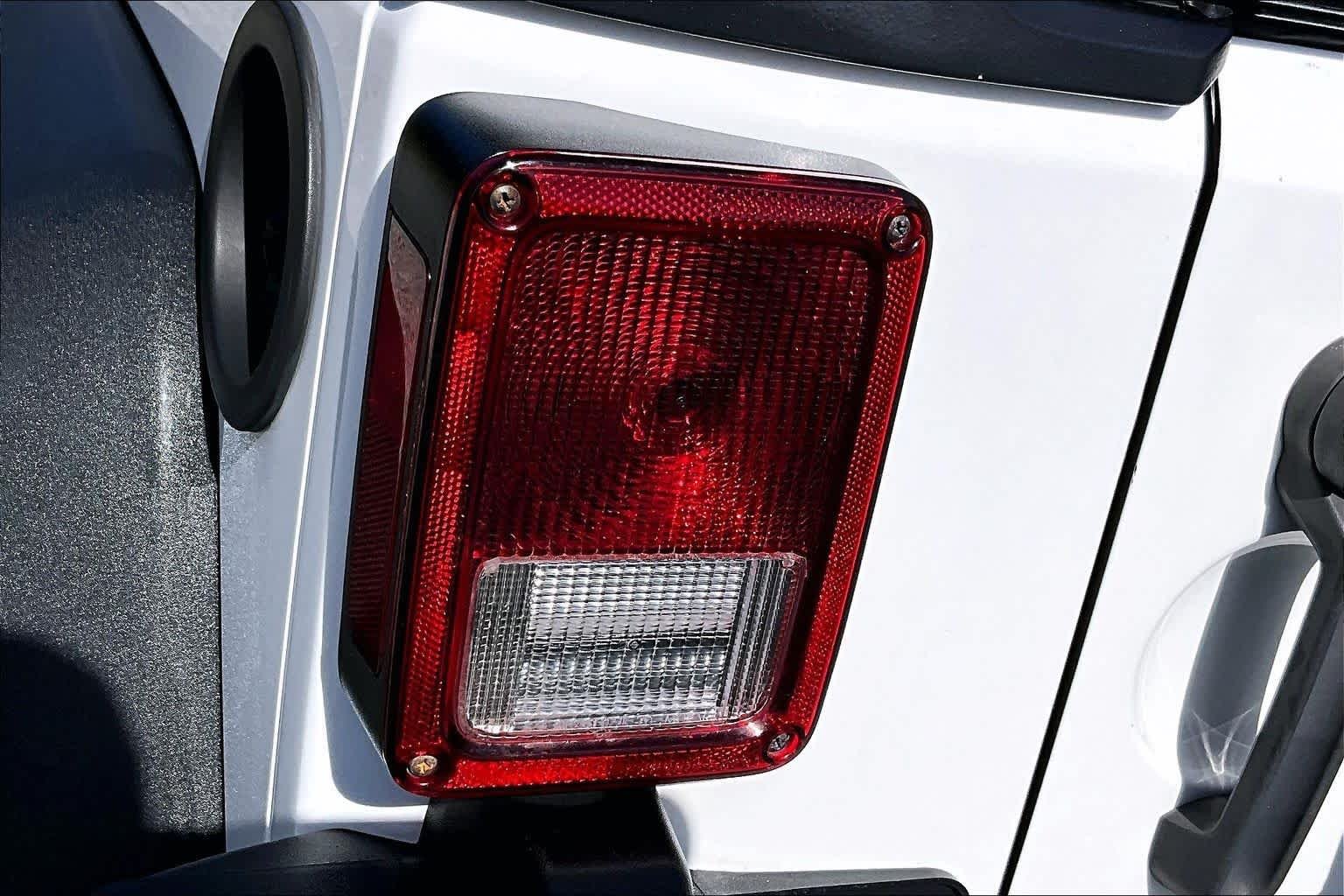 Used 2017 Bright White Clearcoat Jeep Sport image 29