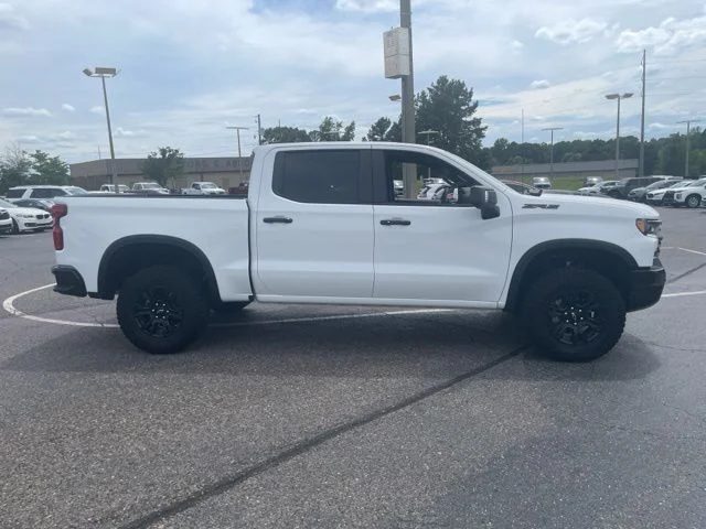 Used 2025 White Chevrolet ZR2 image 2