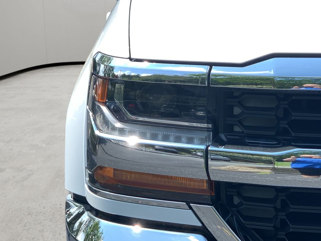 Used 2016 Summit White Chevrolet LT image 41