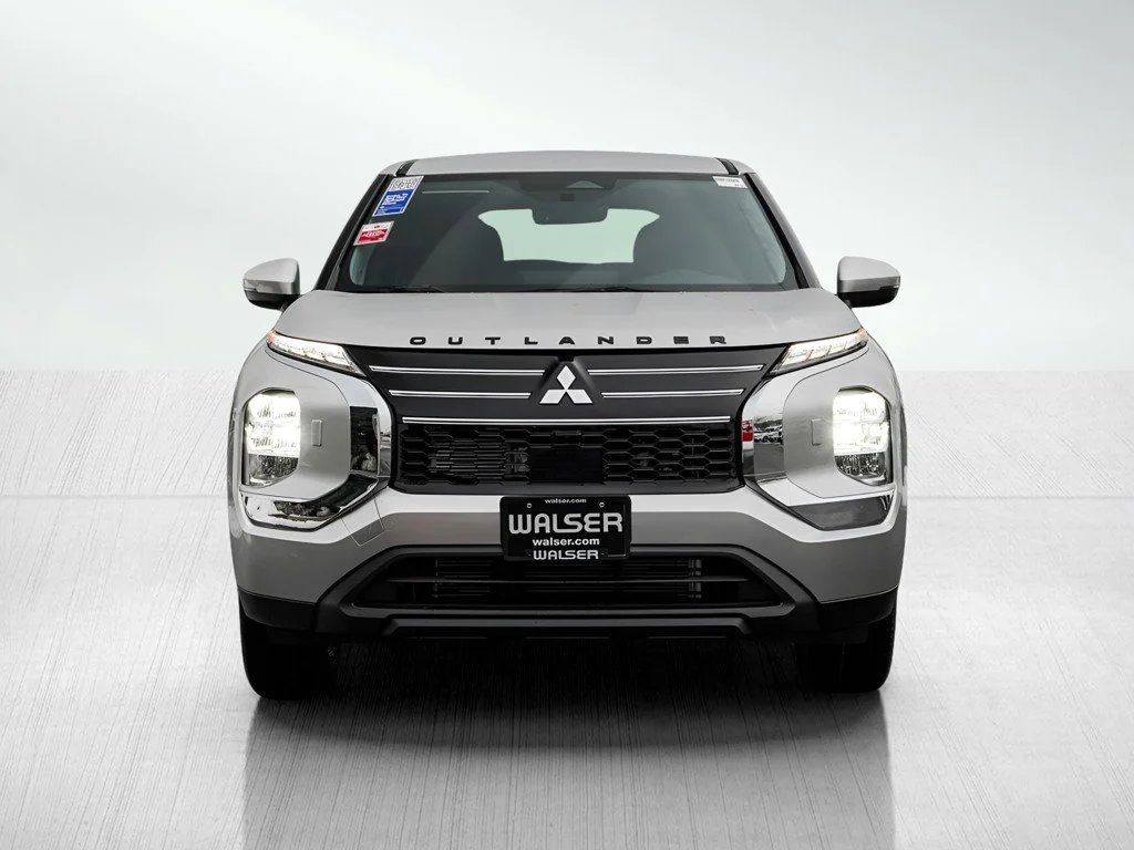 New 2026 Alloy Silver Metallic Mitsubishi ES image 2