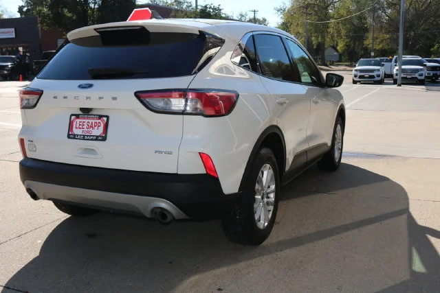 Used 2022 White Metallic Ford SE image 34