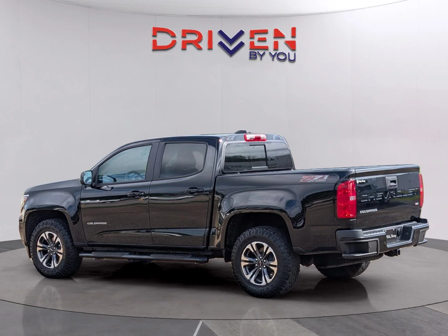 Used 2022 Black Chevrolet Z71 image 3