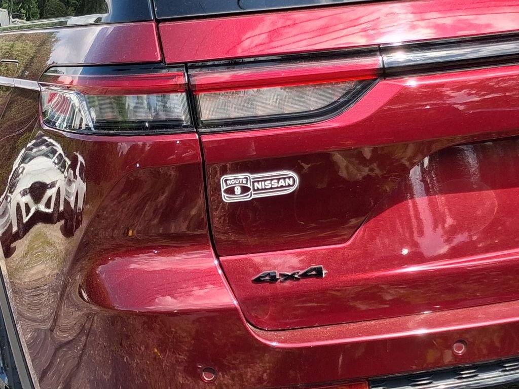 Used 2023 Red Jeep Altitude X image 9