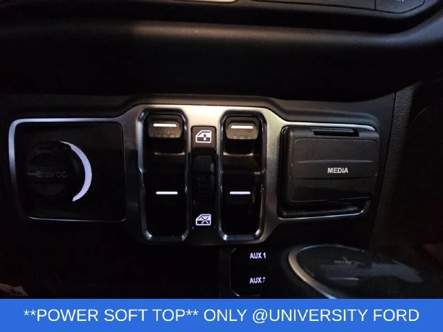 Used 2023 Red Jeep Altitude image 27