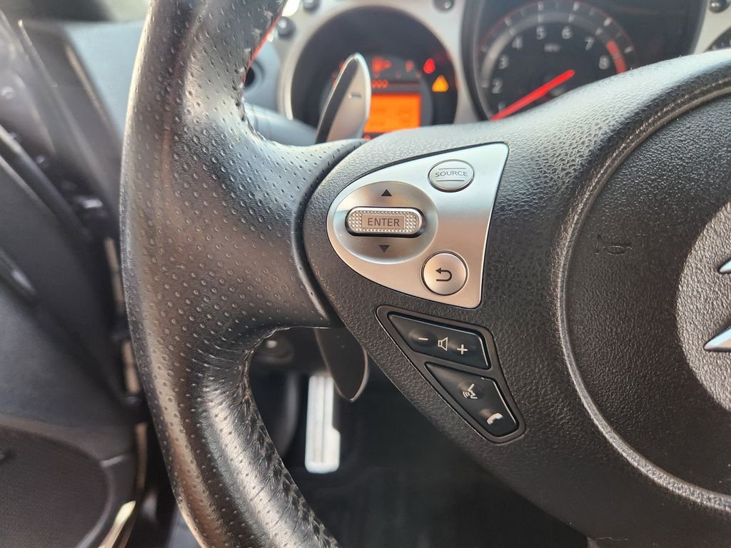 Used 2016 Black Cherry Nissan Touring image 31