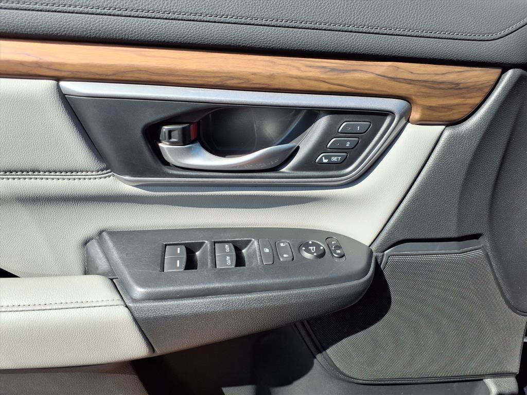 Used 2018 Obsidian Blue Pearl Honda Touring image 14