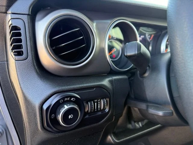 Certified Used 2018 Silver Jeep Unlimited Sport image 24