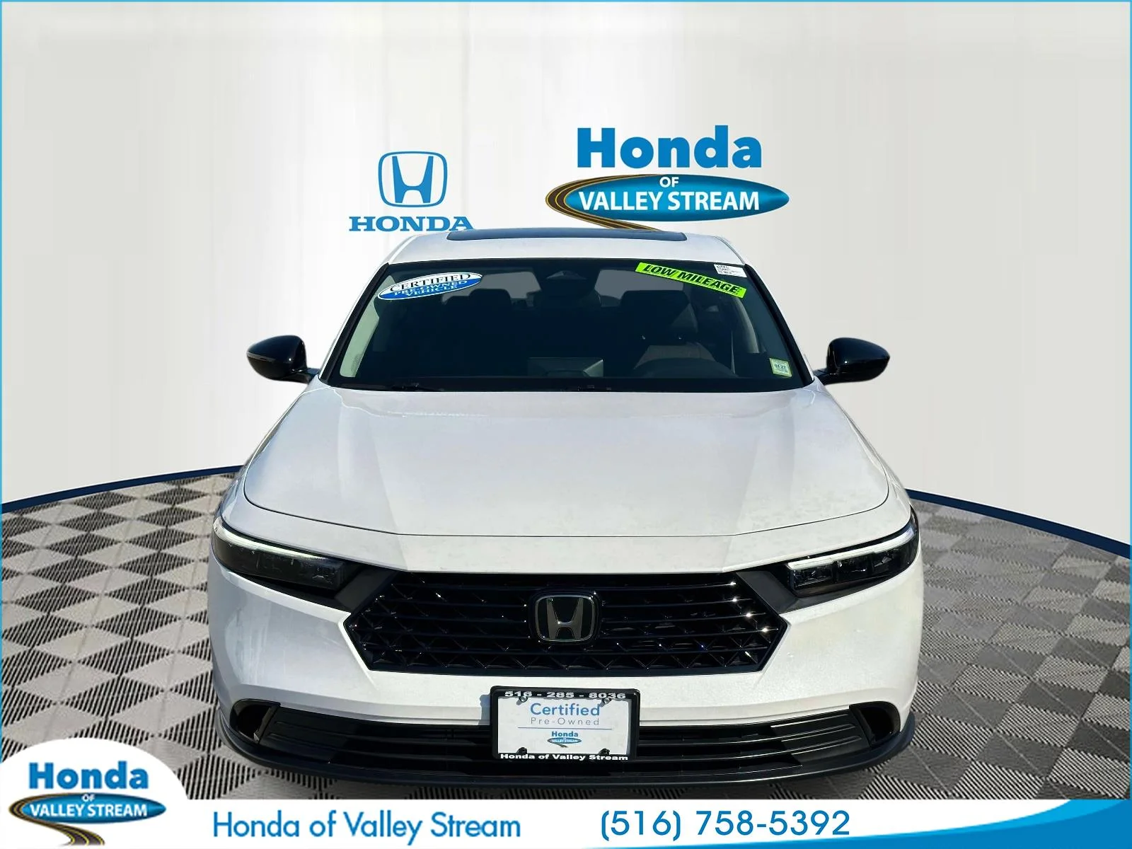 Certified Used 2025 Platinum White Pearl Honda SE image 2