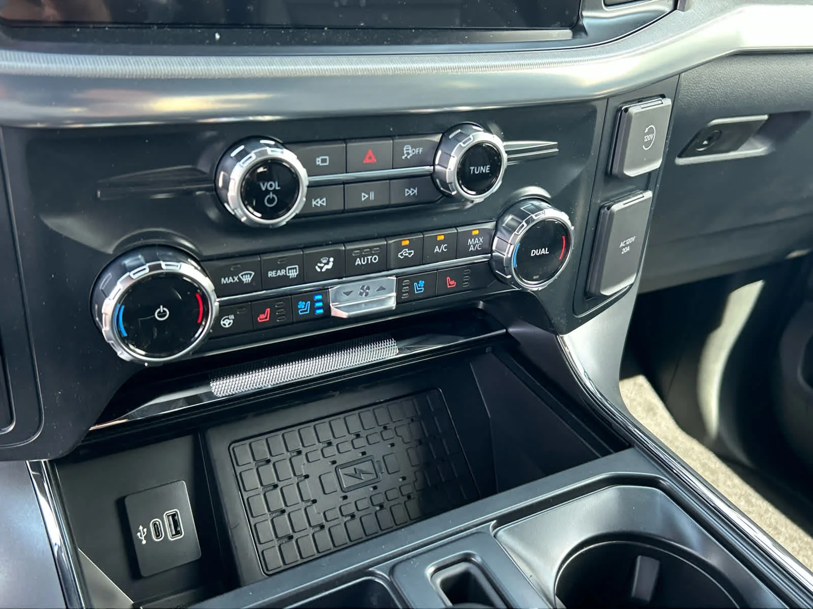 2025 Ford F-150 Lariat - Photo 34