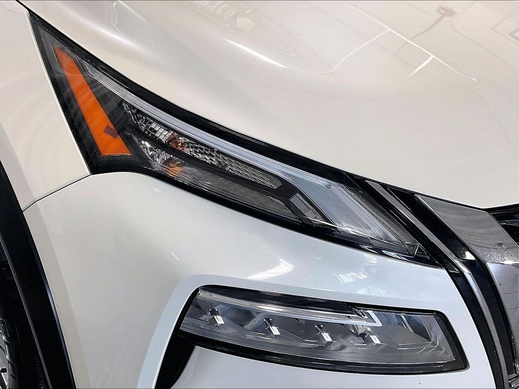Used 2023 White Nissan SV image 32