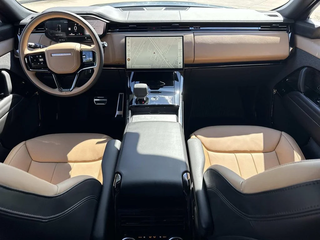 New 2026 Santorini Black Land Rover Dynamic SE image 9