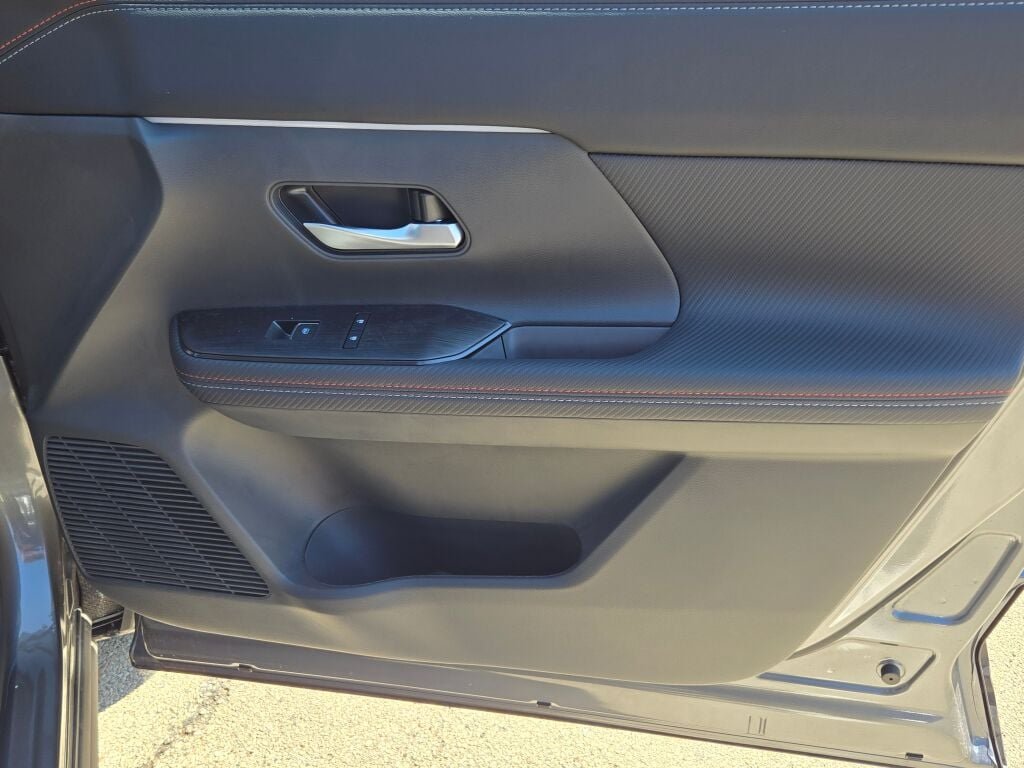 New 2026 Gray Nissan SR image 5