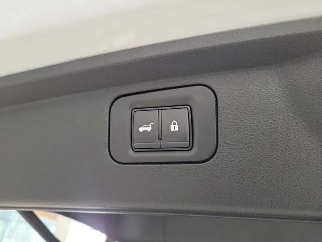 New 2026 Everest White TriCoat Nissan Platinum Reserve image 8