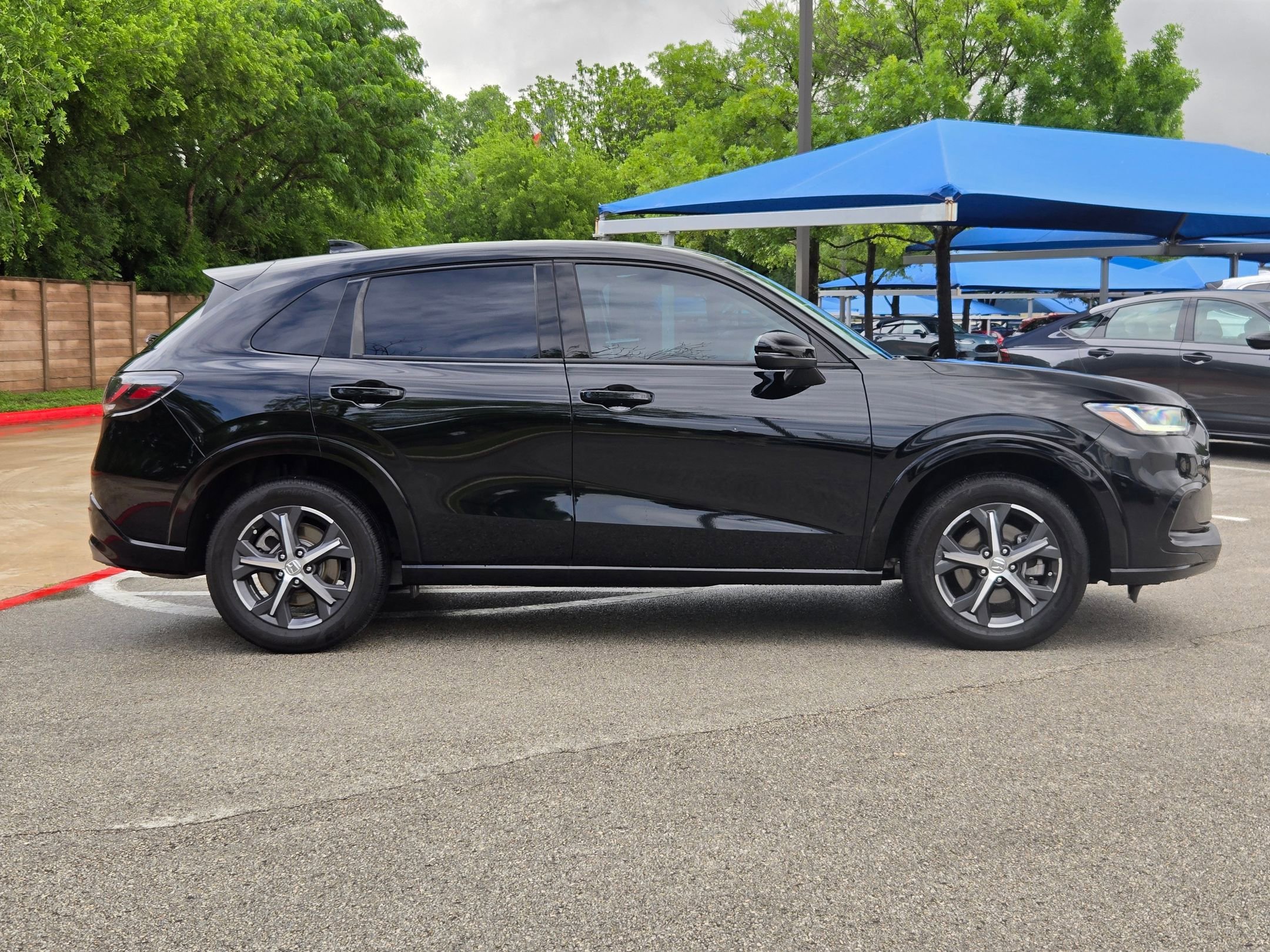 Used 2025 Black Honda EX-L image 2