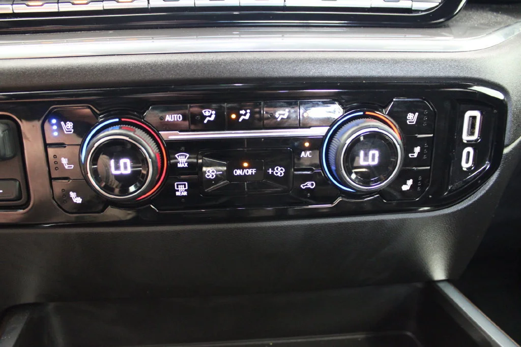 Used 2024 Iridescent Pearl Tricoat Chevrolet High Country image 9