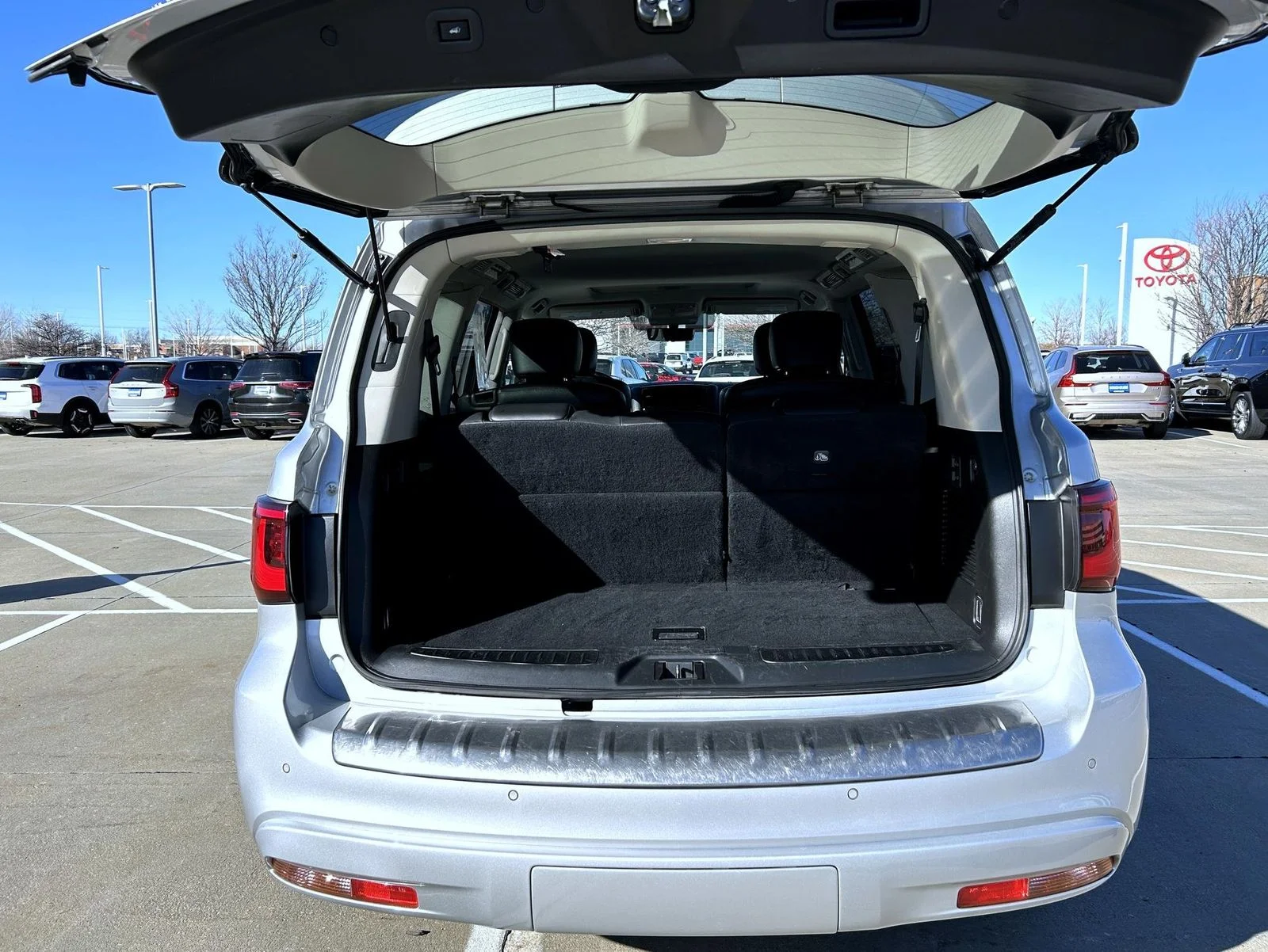 Used 2021 Silver INFINITI LUXE image 23
