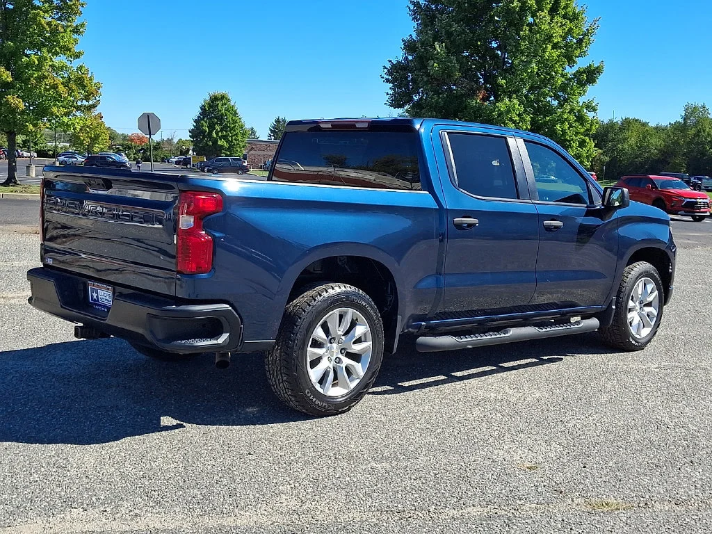 Used 2022 Blue Chevrolet Custom image 12