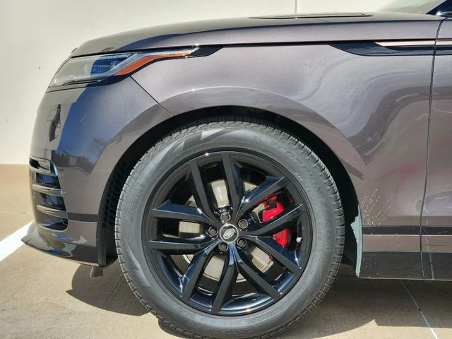 Certified Used 2025 Gray Land Rover Dynamic SE image 9