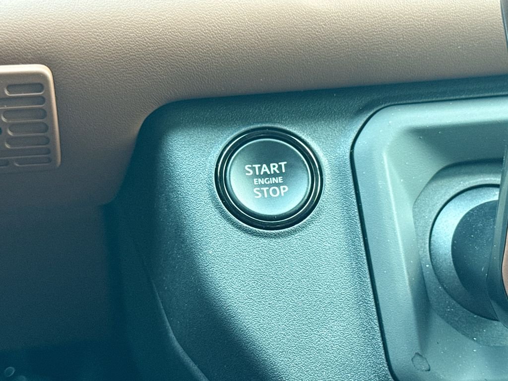 Used 2025  Land Rover OCTA image 18