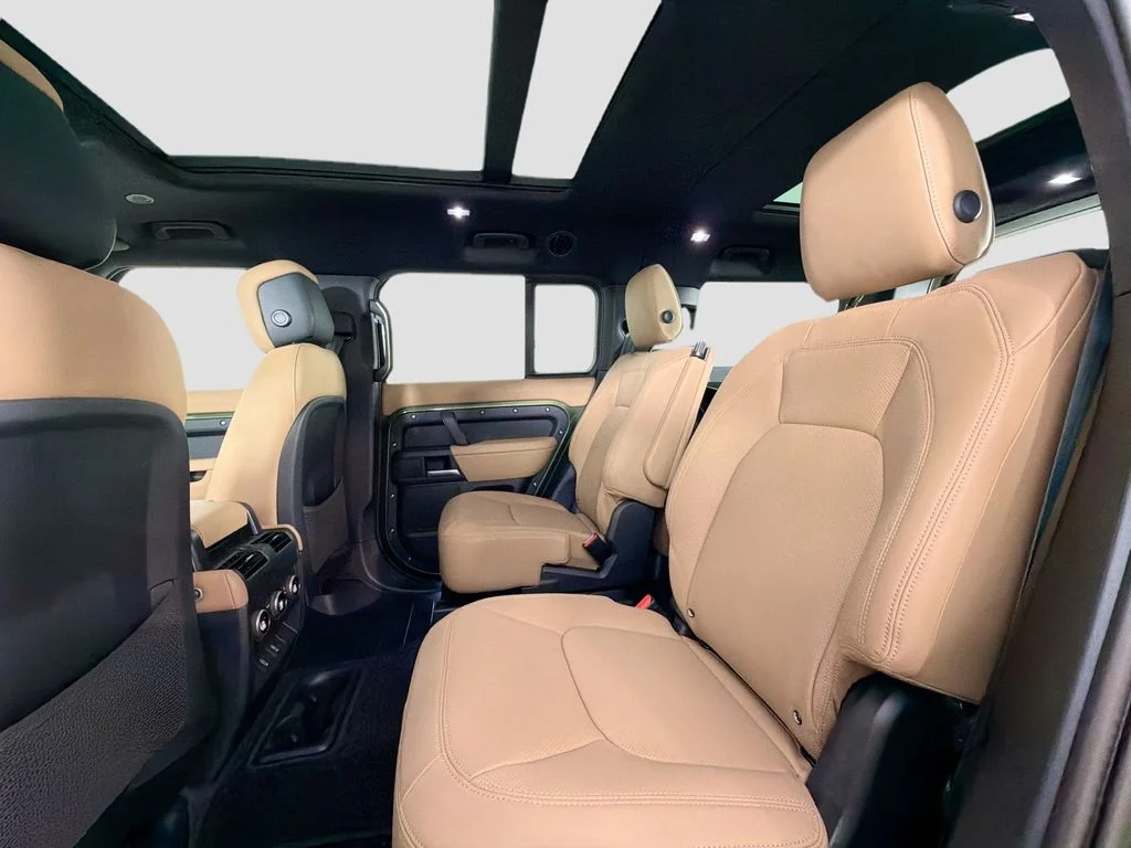 New 2026 Woolstone Green Land Rover X-Dynamic SE image 26