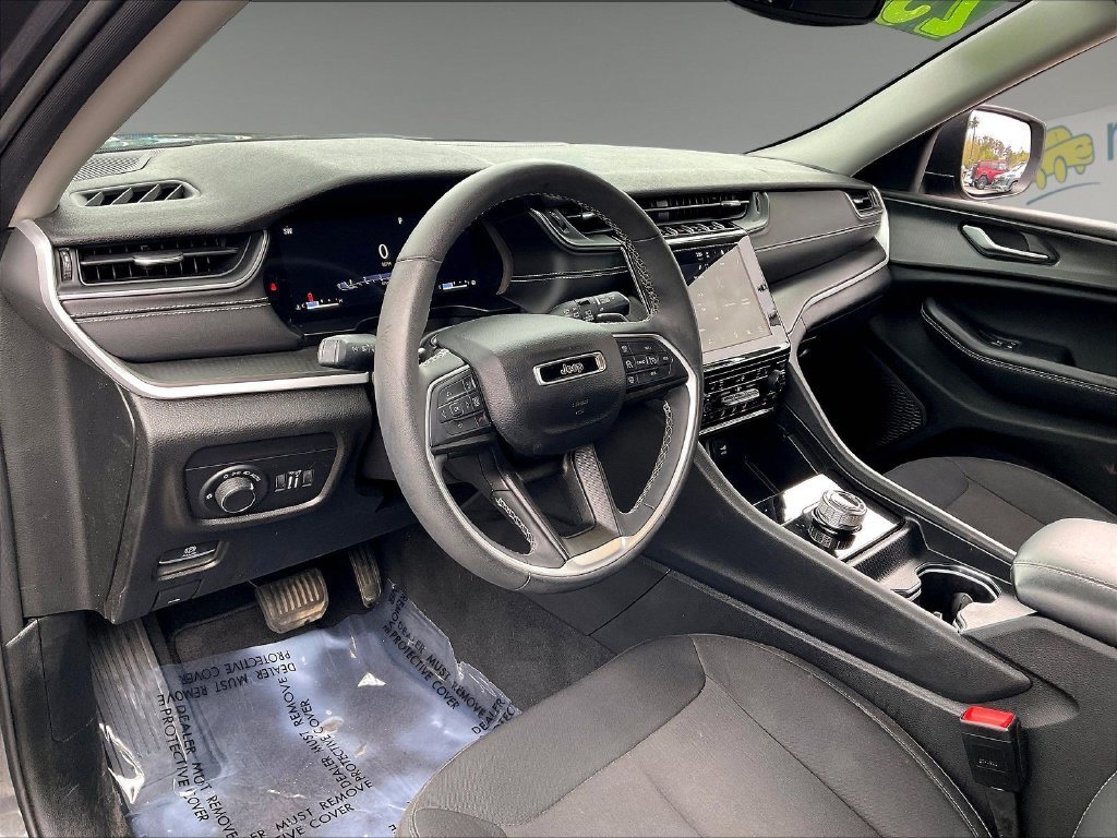 Used 2023 Metallic Jeep Laredo image 8