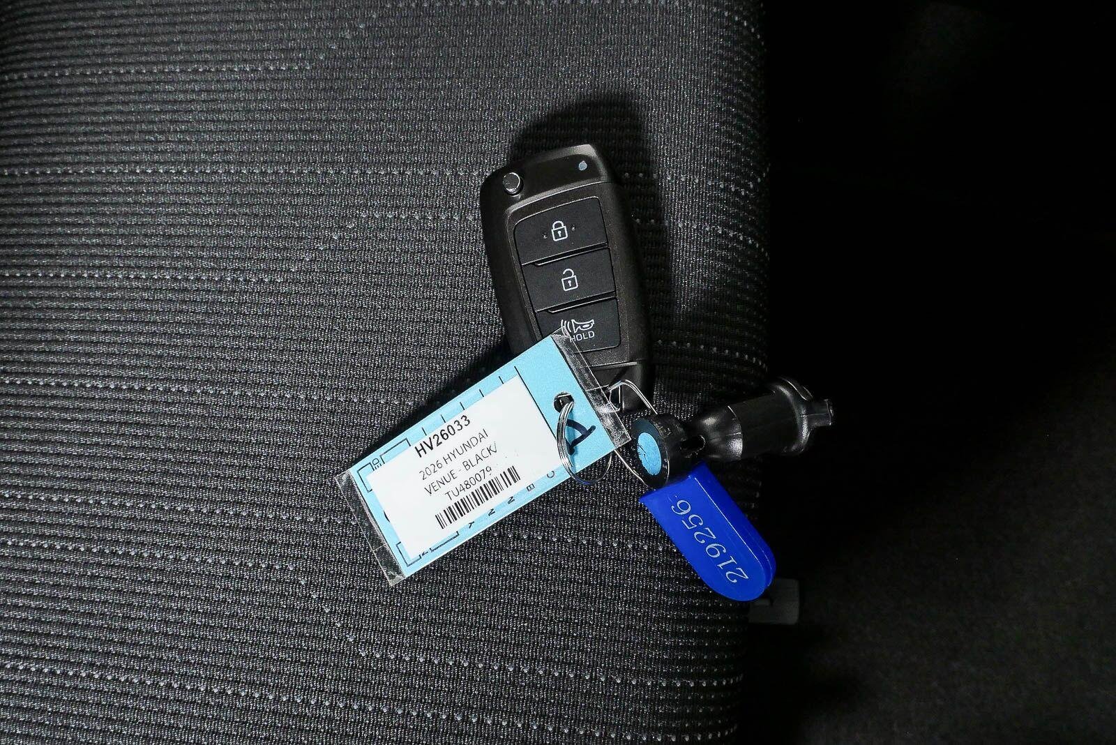 New 2026 Onyx Black Hyundai SE image 23