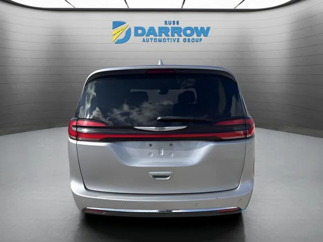 Used 2021 Silver Chrysler Touring L image 4