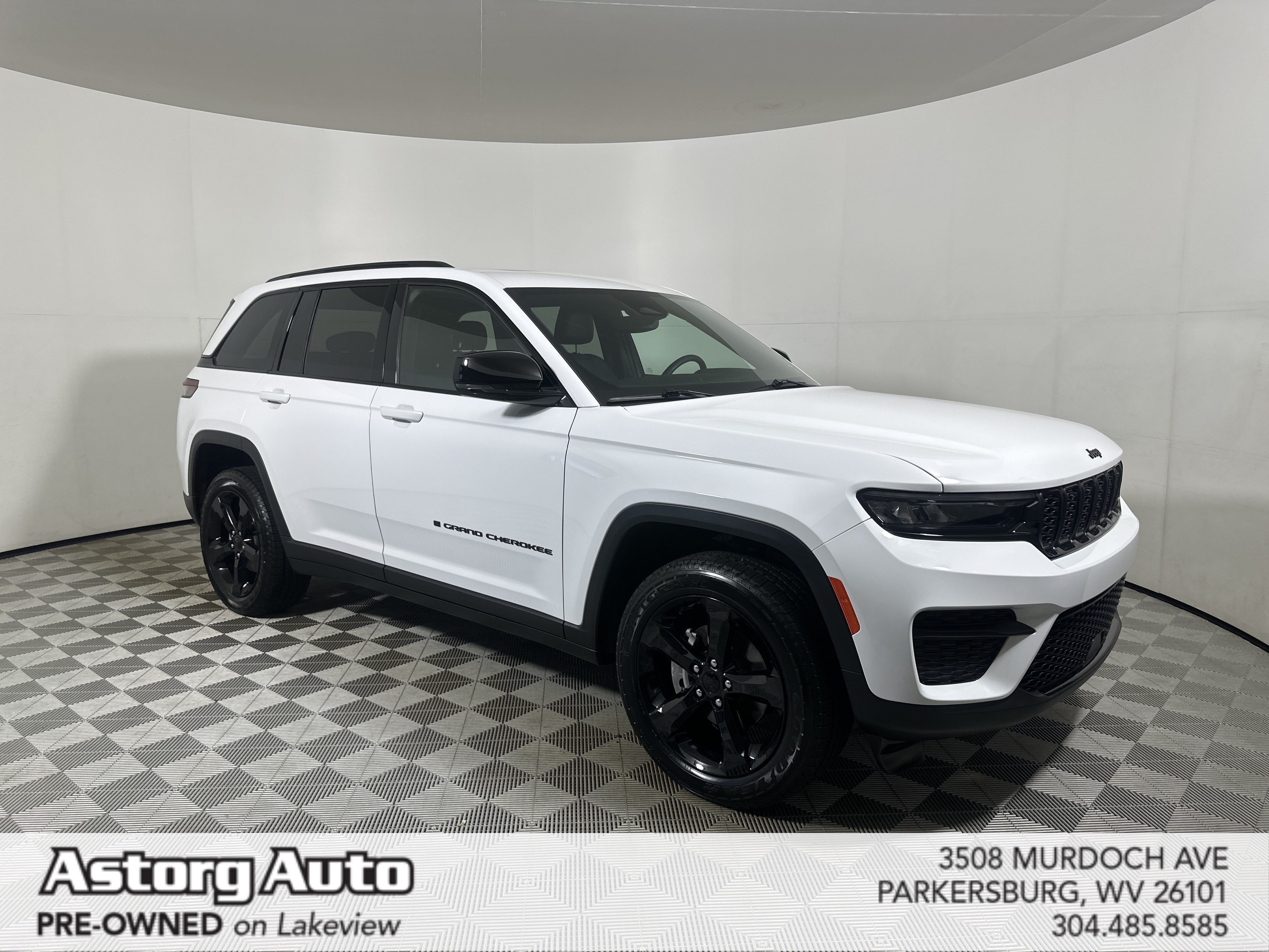Certified Used 2023 Bright White Clearcoat Jeep Altitude X image 1