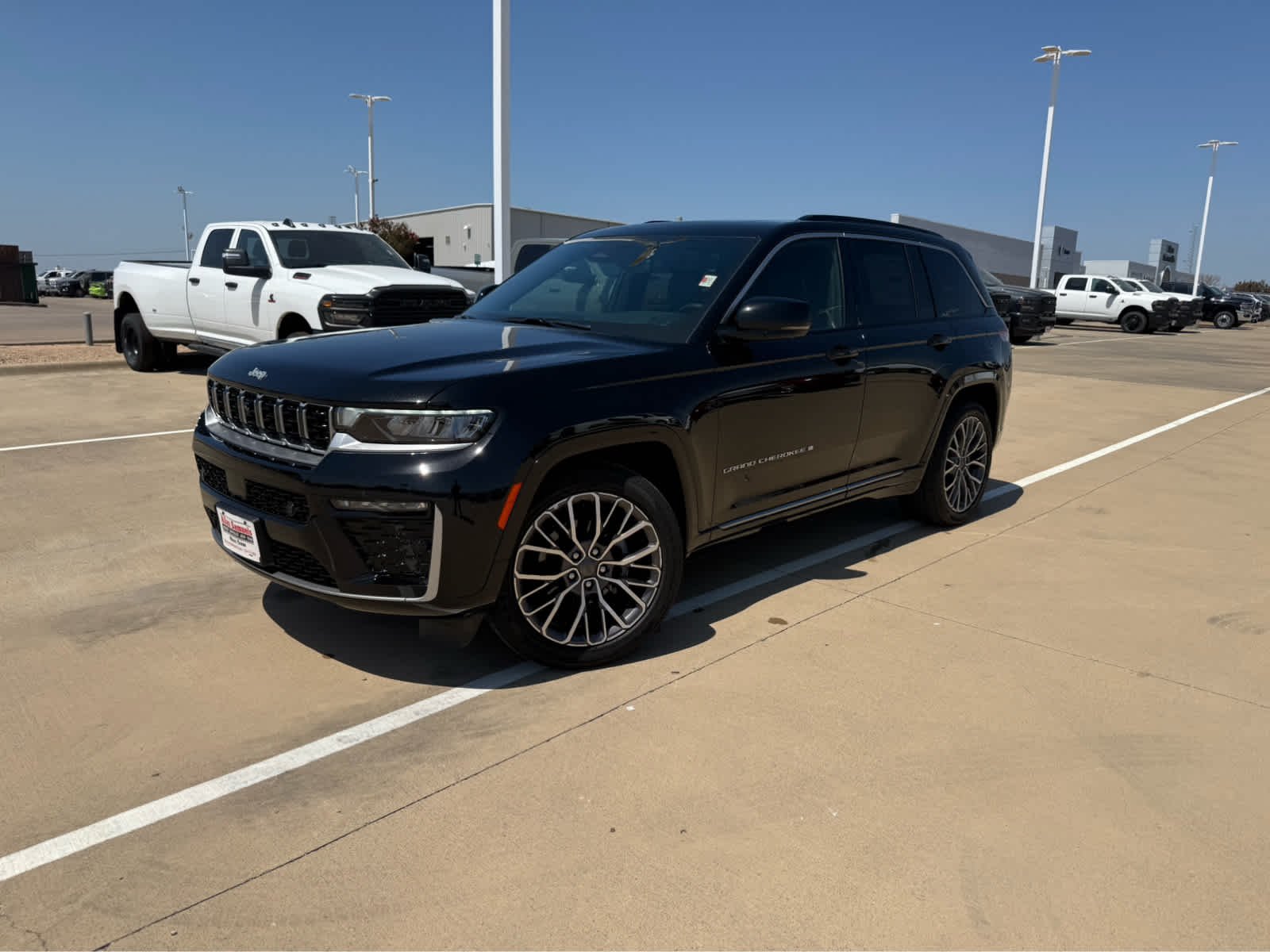 New 2026 Diamond Black Crystal Pearl-Coat Exterior Paint Jeep Summit image 2