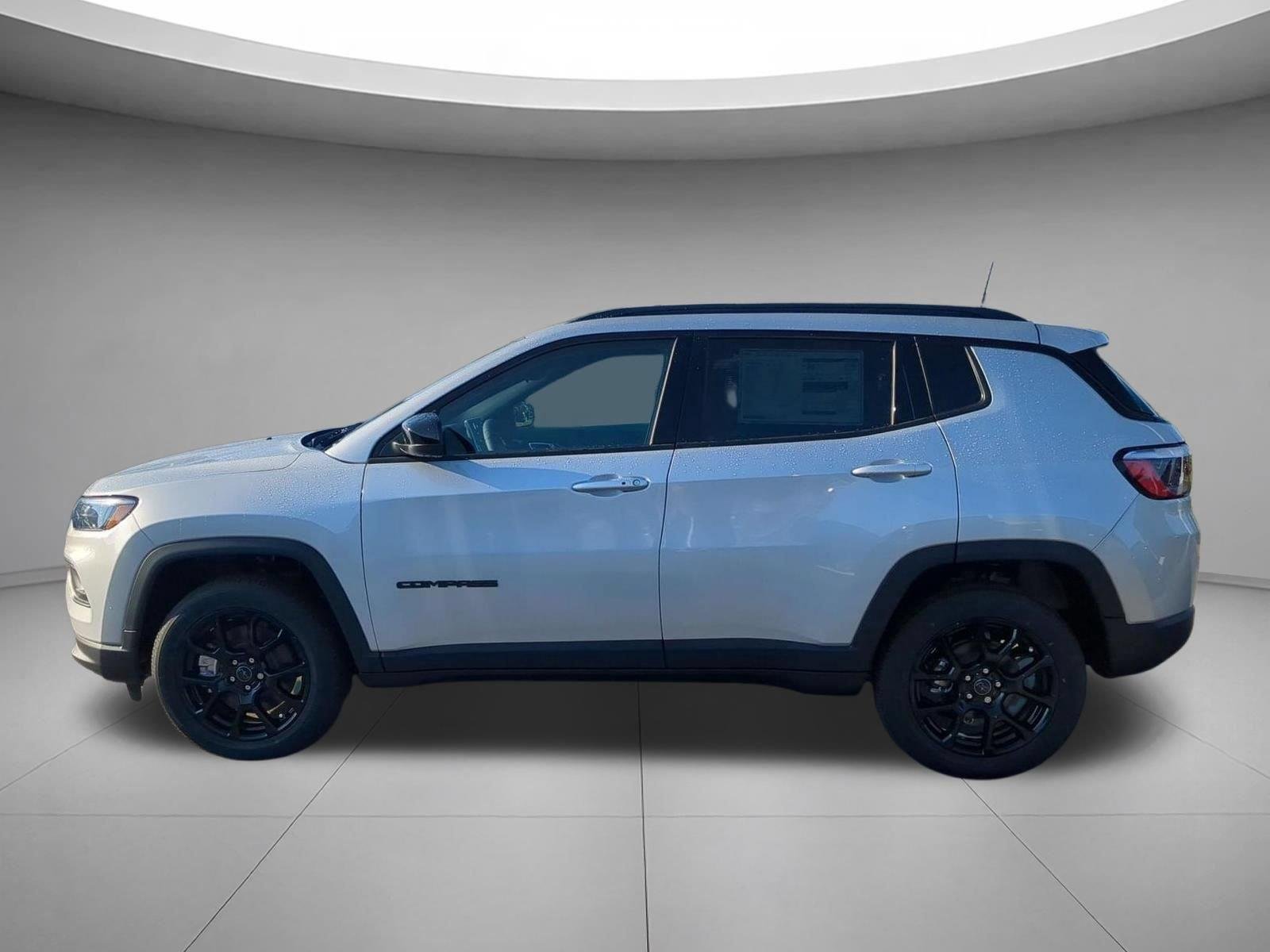 New 2026 Silver Zynith Metallic Clear-Coat Exterior Paint Jeep Latitude Altitude image 2